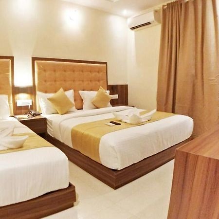 Hotel Emerald Near T2 International Airport Mumbai Eksteriør bilde