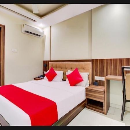 Hotel Emerald Near T2 International Airport Mumbai Eksteriør bilde