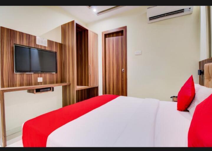 Hotel Emerald Near T2 International Airport Mumbai Eksteriør bilde