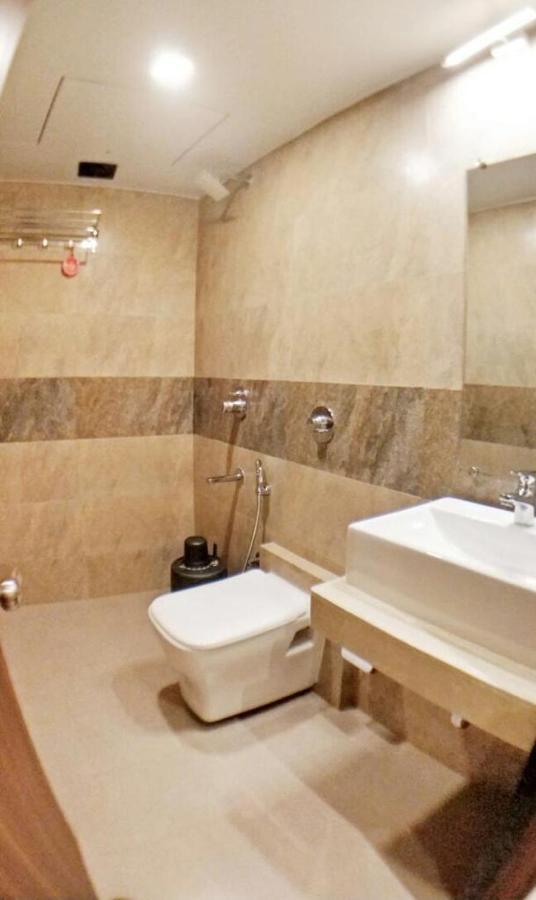 Hotel Emerald Near T2 International Airport Mumbai Eksteriør bilde