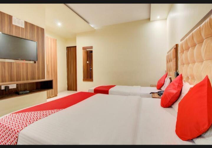 Hotel Emerald Near T2 International Airport Mumbai Eksteriør bilde