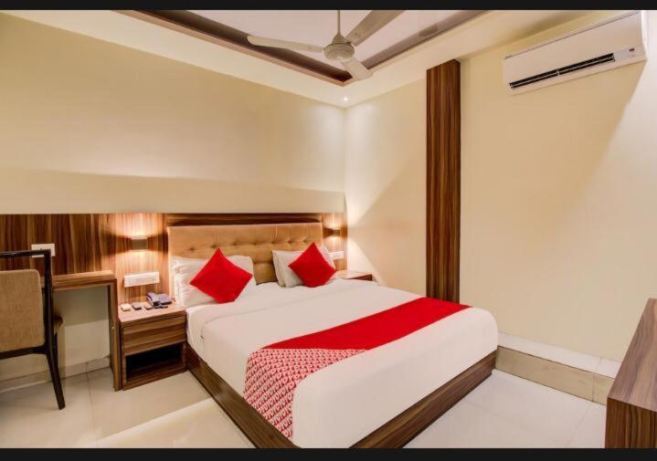Hotel Emerald Near T2 International Airport Mumbai Eksteriør bilde