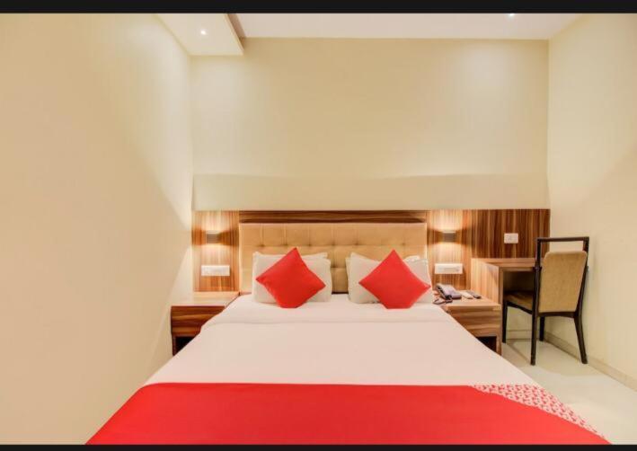 Hotel Emerald Near T2 International Airport Mumbai Eksteriør bilde