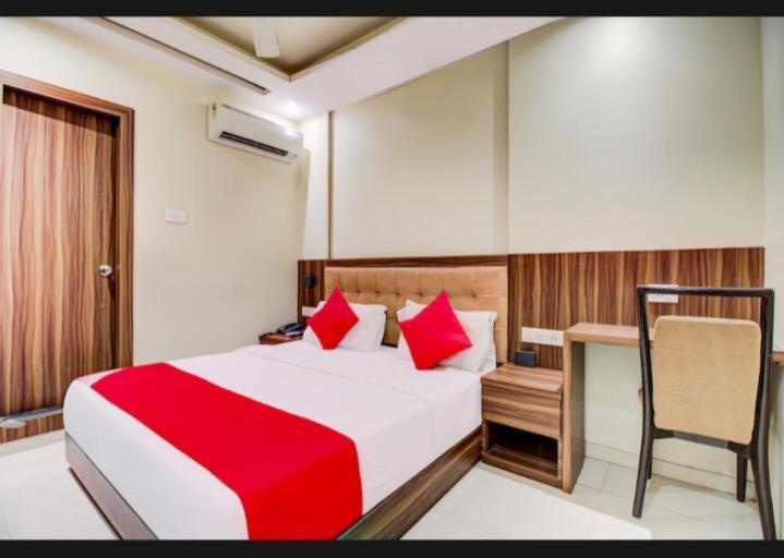 Hotel Emerald Near T2 International Airport Mumbai Eksteriør bilde
