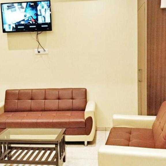Hotel Emerald Near T2 International Airport Mumbai Eksteriør bilde